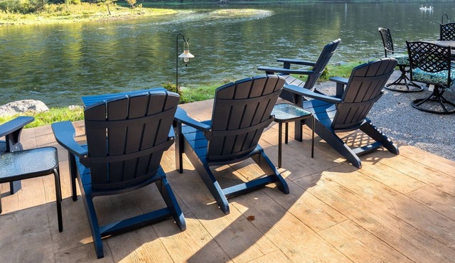 NEW LISTING- Riverfront/Unique/Perfect location/Private