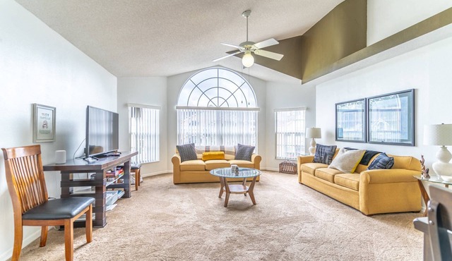 New Listing! Royal Palm Bay Resort, 5mi to Disney & 10mi to Universal - IT9921