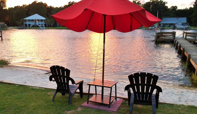New Listing SANITIZED Lake Marion Lakefront! Ramp, Sleeps 13, Wi-Fi Cable