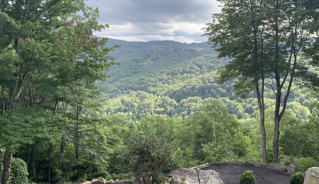 NEW LISTING! Secluded with Gorgeous Views - 4 miles from Beech Mtn Ski Resort