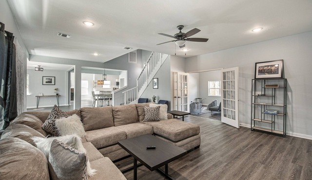 New Listing! Spacious 4 BDRM Home W/Pool Mins To DT/Riverwalk!
