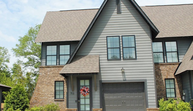 New Listing-Spacious 4-BR 3.5 Bath. The War Eagle House in the Heart of Auburn!