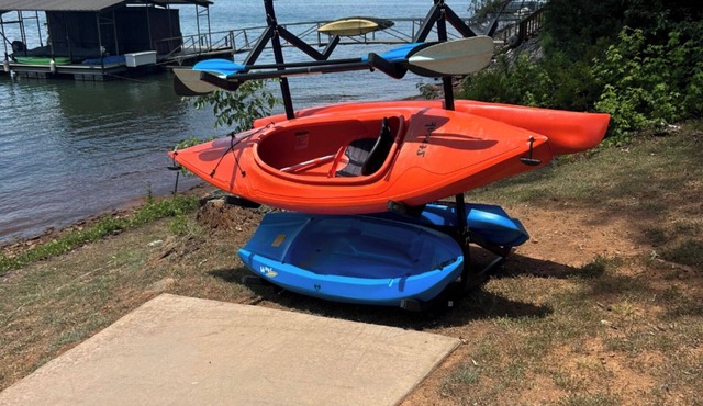 NEW LISTING Spacious 5-bedroom lakefront house in Anderson, 13 miles to Clemson