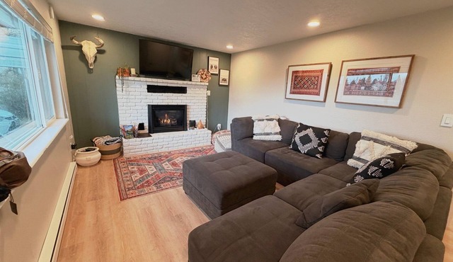 New Listing Special! Your National Parks Base Camp, Remodeled 3 Bed home.