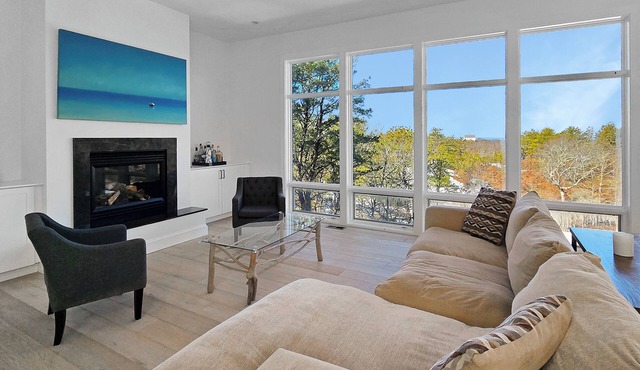 NEW LISTING! Stunning 5BD--Private Pool, Tennis Court & Sauna, Central A/C, Beach Access, Hopper House Views