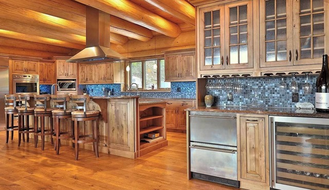New listing! Stunning Log Cabin on 70 acres w/private pond & hot tub, near Okemo
