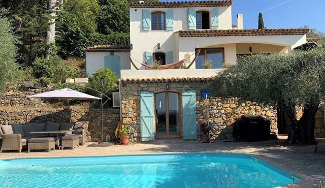 New Listing! Stylish Villa with panoramic sea views, pool 5 min walk from Cabris