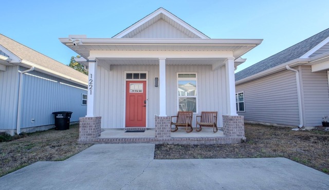New Listing- The Jazzy Junction- Downtown and Bruce Beach just Minutes Away!