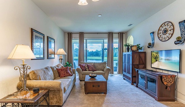 New Listing! Trafalgar Village Resort, 10mi to Disney & 20mi to Universal - IT880
