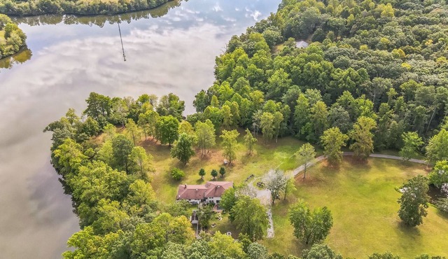 NEW LISTING! Tranquil Lakefront Villa Retreat on Lake Orange by RedAwning