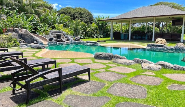 New Listing Tropical 7 bedroom Villa with Pool/AC