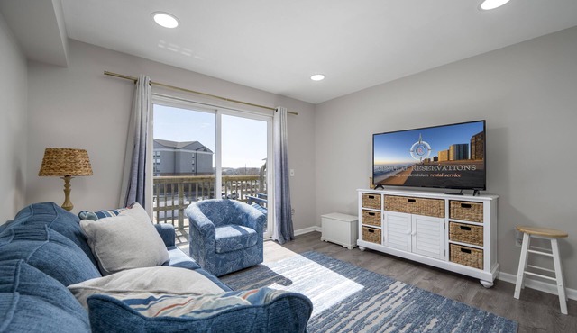 New Listing! Updated 1 bedroom bayside with a pool!