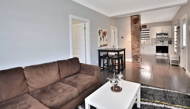 New Listing ~ Urban Chic ..... Cootes Paradise Retreat