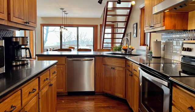 NEW LISTING! Cozy retreat with Mountain Views, Hiking & Ski-Out @ Tyro