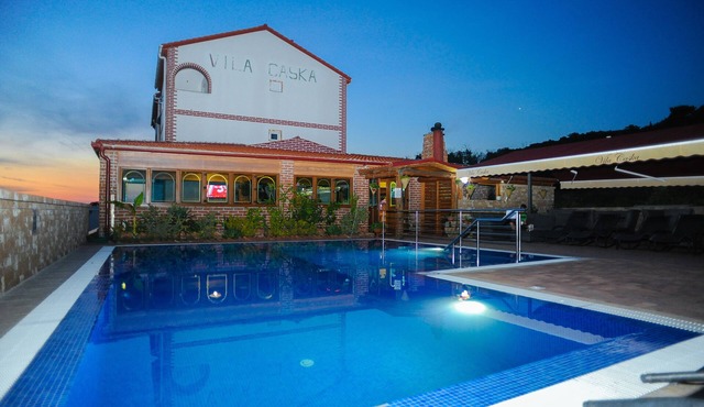 NEW LISTING! Vila Caska -ap 8 - for 4 people- Zrce beach, pool, wifi, A/C , bar
