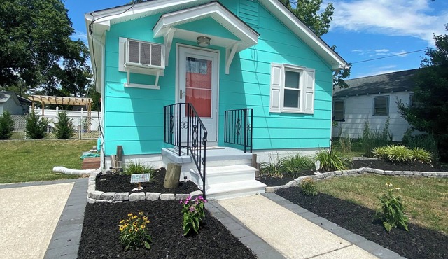 NEW LISTING! Villas Quaint Coastal Cottage short drive to Beaches