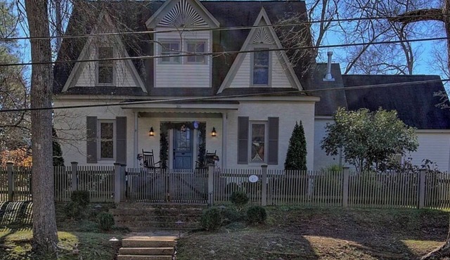 New Listing! Walkable Studio in Downtown Senoia Historic District
