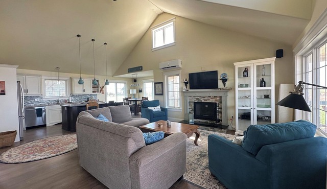 NEW LISTING!- Waterfront Cottage, Only 5 Minute Drive To Beach