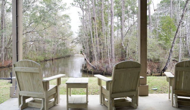 NEW LISTING ★ WATERFRONT ★ FIREPIT