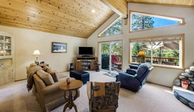 New Listing! Woodland Heights at Tahoe Park- Pet Friendly - Private Beach