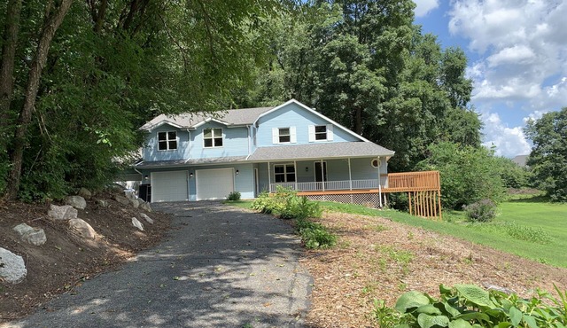 * NEW LISTING* Your home for Fighting Irish Football weekends!