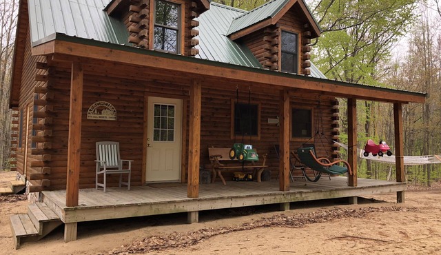 New Log Cabin On 3 Wooded Acres, Outdoor Shower, Lake Michigan, Air-Conditioned
