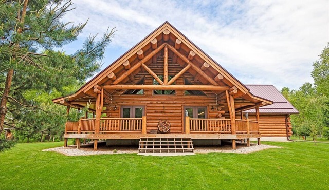 *NEW* Log Cabin Retreat in Pentwater - Lazy Bear Lodge