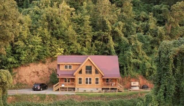 New log cabin, Smoking views of the Smoky Mountains!