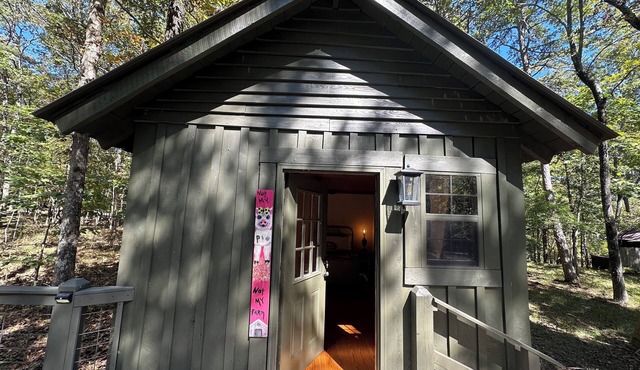 *NEW* Logged Inn! 3mi to DeSoto State Park