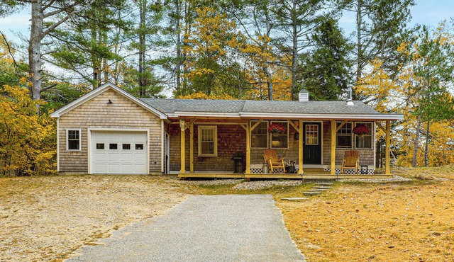 New London Cottage w/Grill, Lake & Beach Access