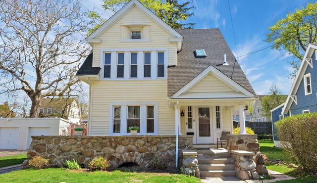 New London Retreat Sleeps 10 - Walk to Waterfront & Downtown, near Casinos