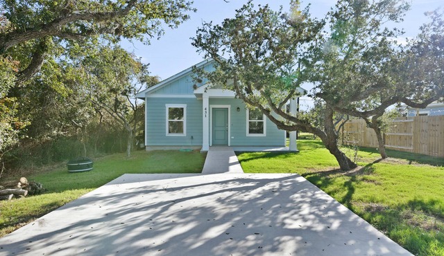 NEW! LONE STAR FISH... 2 Bedroom, 2 Bathroom gem!
