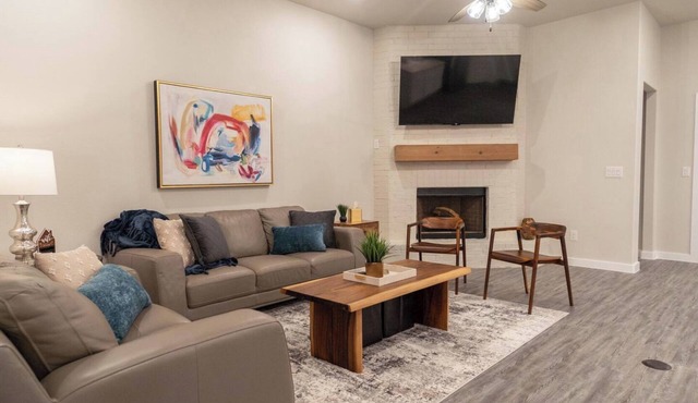 New Long Term Stays Modern 4BR 2B 1 Car Garage Sleeps 10