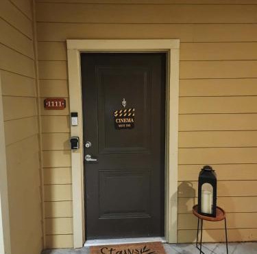 New Look! Book Friday & Saturday get Sunday Free Ready for Work or Play "Sleeps 4"