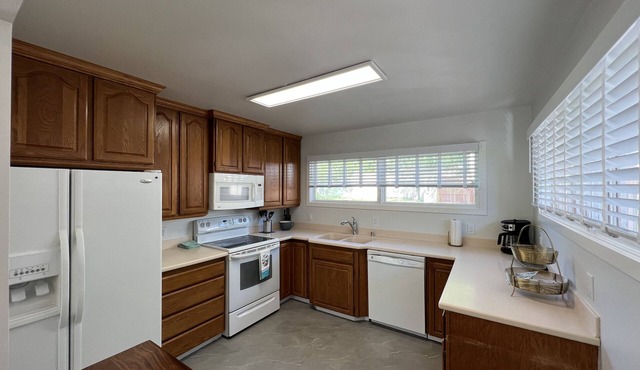 *New* Lovely 3 Bedroom tucked away on quiet street