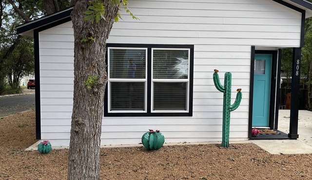 New Lovely Lockhart Home with a Lawn