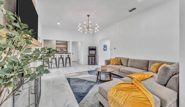 NEW Lush Haven 4BR Pool, Games, Near Lake & DFW