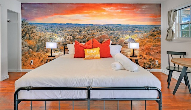 New LUX 1 King Bed Suite AT Boat Ramp 1