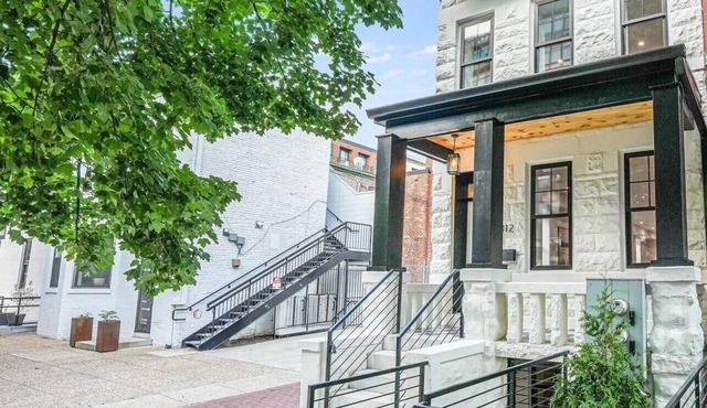 NEW! LUX 4BR + [Rooftop, Parking, Metro]