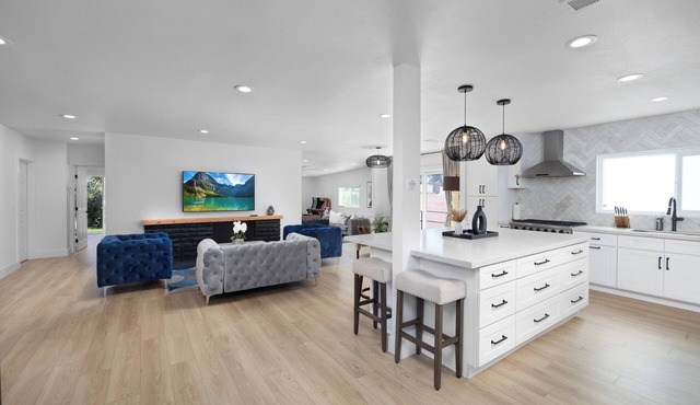 NEW Lux 5BR Villa Near Disney, Knotts, LA, OC w/Hot Tub & Games