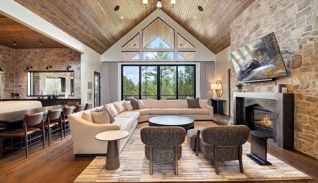 New Lux Cabin! 5500sf/GolfSim/MoviTheatr/HotTub/4KingStes/Gym&Billiard