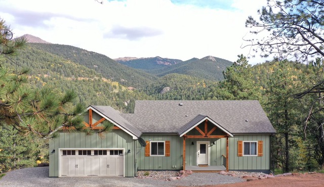 New Lux Home! Hot Tub, Mnt Views, Game Room