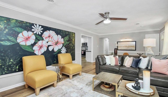 NEW! Lux Living & Location - Downtown - 3bd/2ba