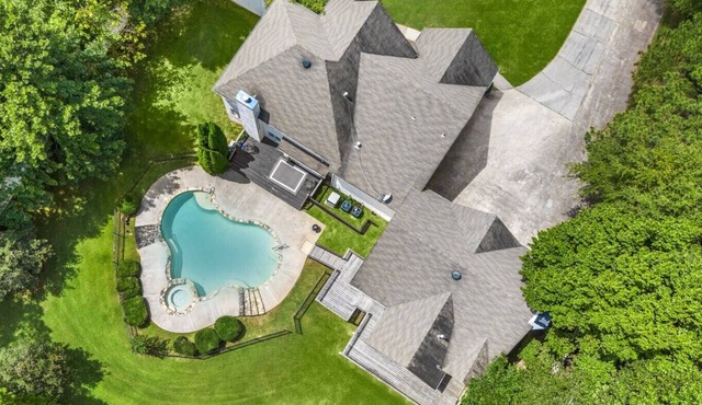 New! Lux Mansion, 5 BR 4 BA, Heated Pool, Sleeps 12+