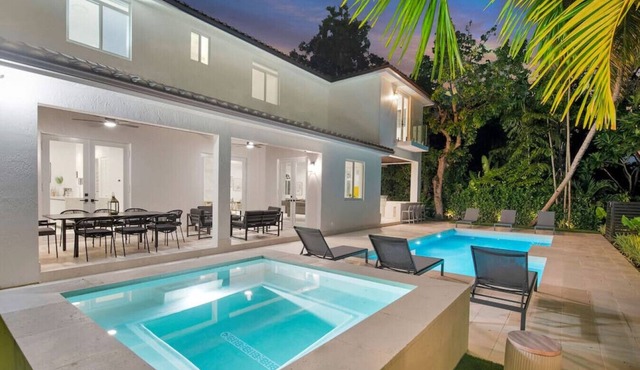 New Lux Modern w/Pool, Jacuzzi, Billiards, B-ball