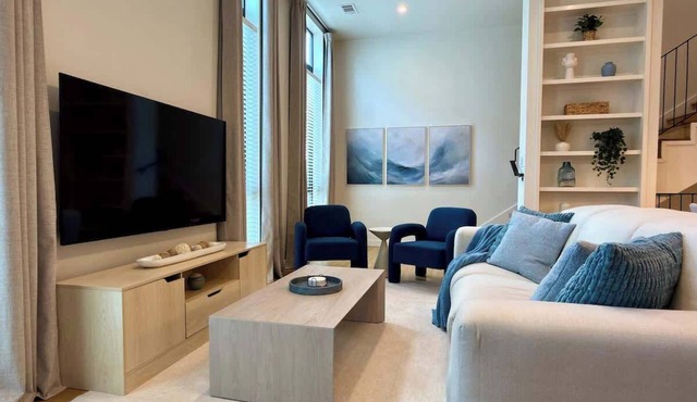 *New* Lux Townhome off Magnolia l Rooftop Patio