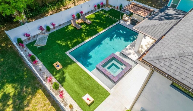 NEW-LUX TPA Home w/Pool/Spa & Game Room-Sleeps 16