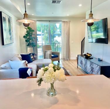 New Luxe 3B 3Bath Townhouse