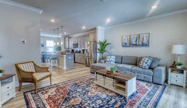 New Luxe Home Steps to Ocean, Baby-Friendly, Pool, Garage, 2600 sq.ft -Sleeps 12