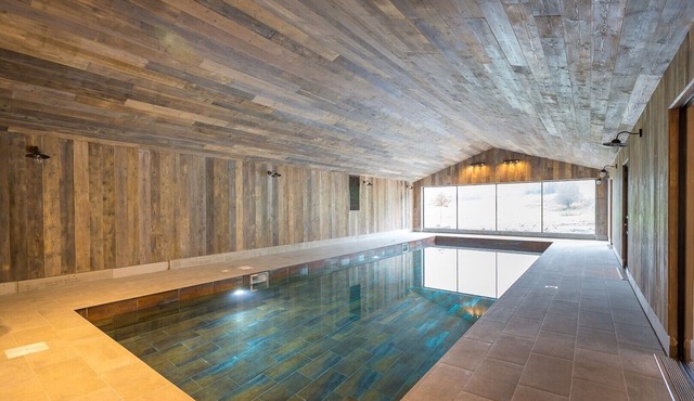 NEW LUXORY BARNS WITH INDOOR SWIMMING POOL ,2 barns with 4 beds